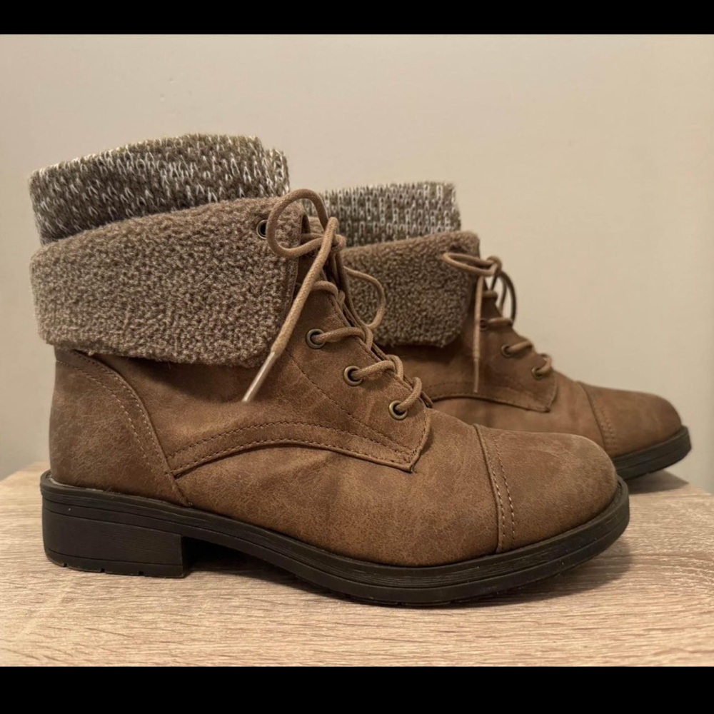 Natural Reflections ladies size 9 Boots from Cabelas